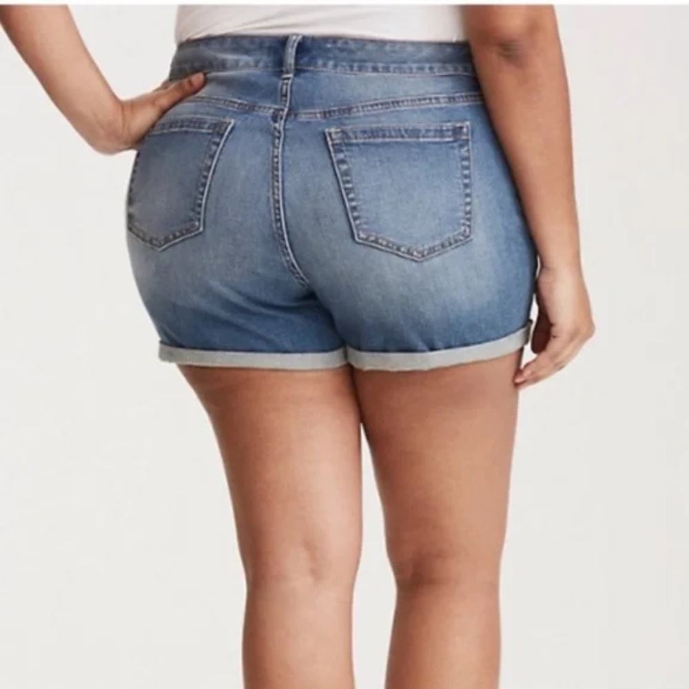 Torrid Denim Cuffed Short Size 20 - Picture 2 of 5